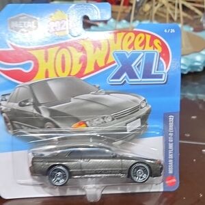Mattel Hot Wheels XL Nissan Skyline GT-R (R32) - Gray